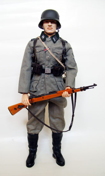 SS-Rottenführer fram.jpg