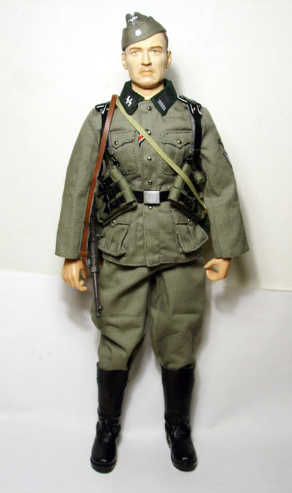 SS-Rottenführer fram.jpg