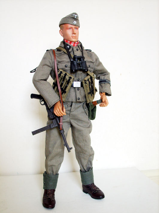 SS-Totenkopf sida.jpg