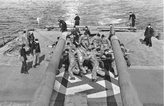 all hands to the capstan....jpg