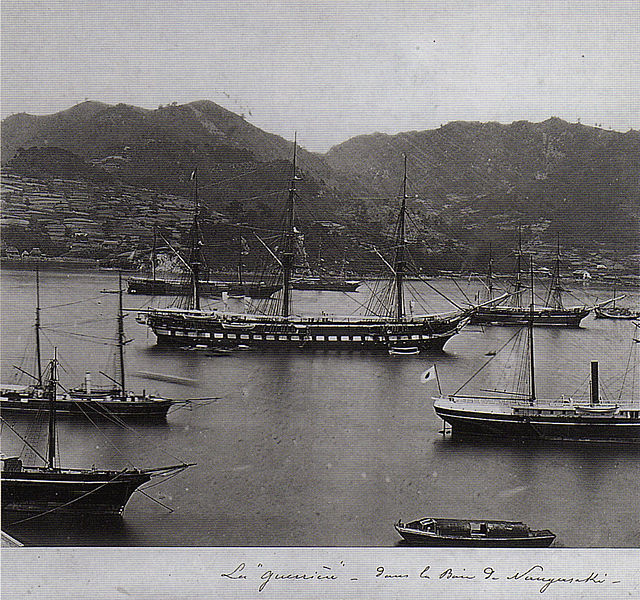 flaggskepp i Nagasaki hamn.jpg