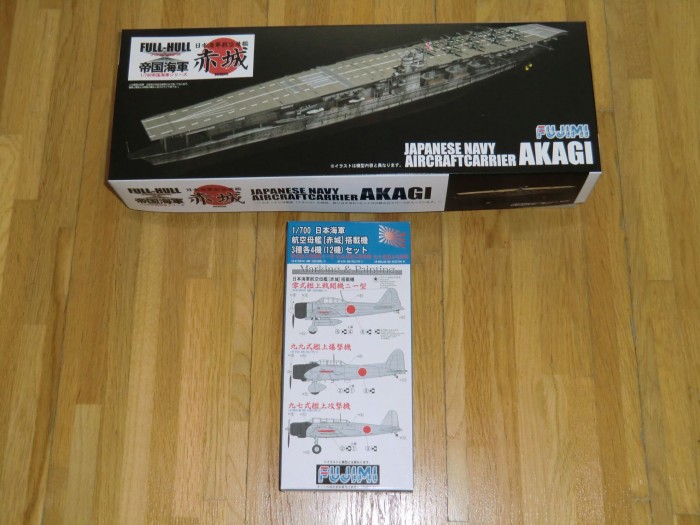 IJN Akagi 1941+ett gäng bålgetingar.JPG