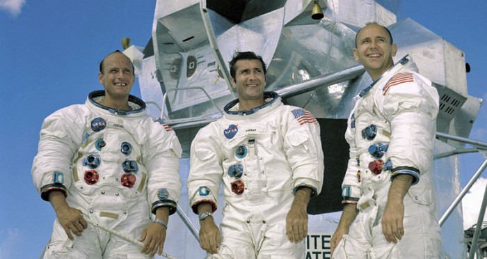 800px-Apollo_12_crew.jpg