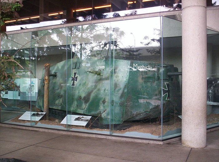 800px-Tank-Mephisto-Queensland-Museum.jpg