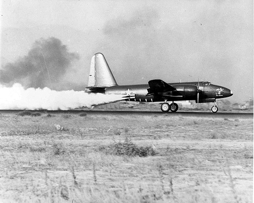 JATO-raketerna på full boost.jpg