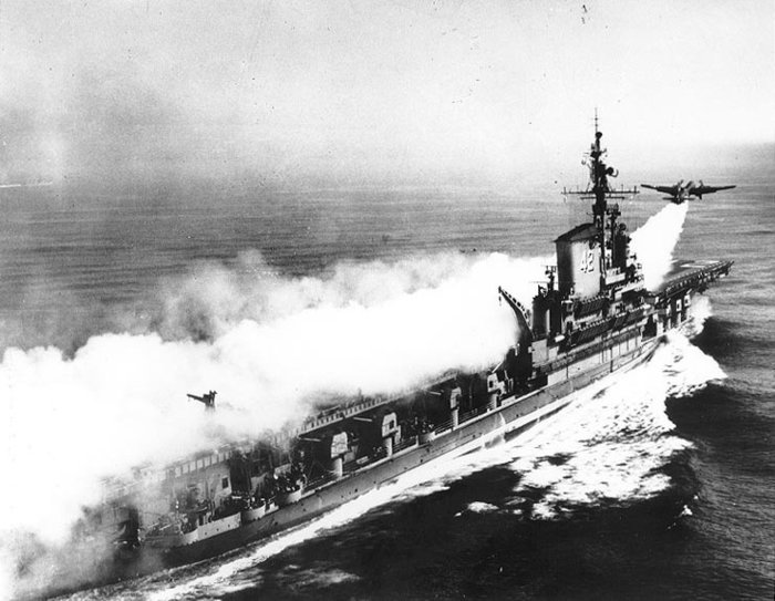 JATO-start från USS Franklin D Roosevelt 1951.jpg
