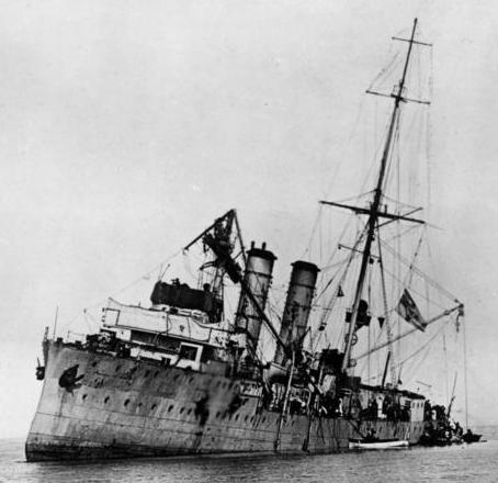 Bundesarchiv_Bild_183-S61670,_Gestrandeter_Minenkreuzer_SMS_Albatros.jpg