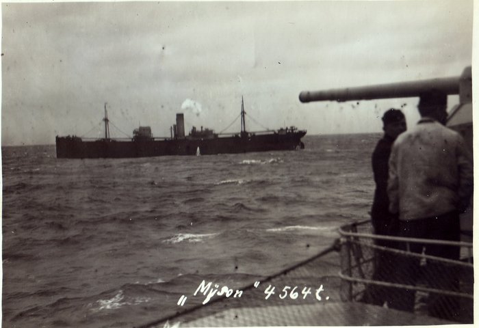 ss MYSON under tyska kanoner.jpg