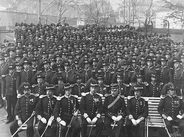 Norwegian_Royal_Guards_in_1906.jpg