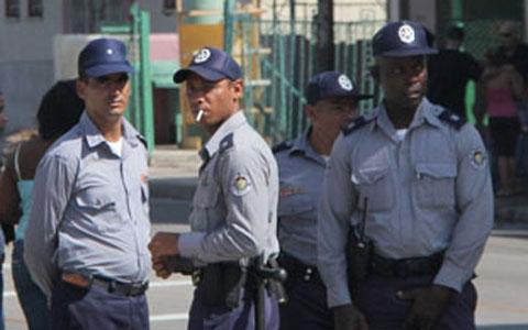 2-de-julio_-policiascubanos-1.jpg