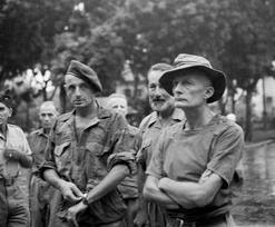 Bigeard och Langlais fria.png