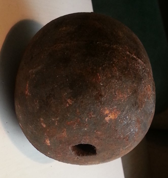 Oval kula Undersida.jpg