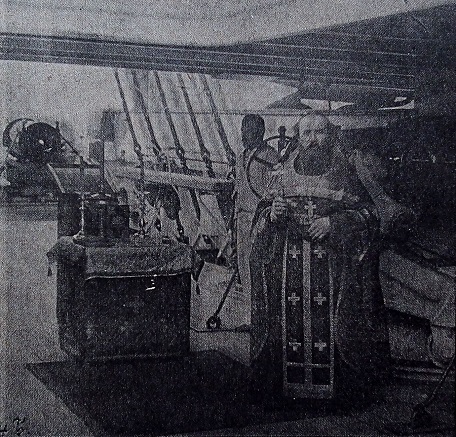 ortodox skeppspræst i full ornat.jpg