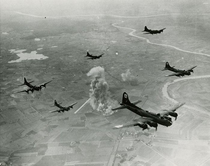 Bombning flygfabrik.jpg