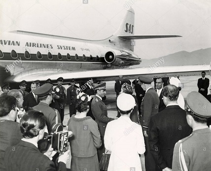 the-shah-reza-pahlavi-receives-the-king-frederik-ix-and-queen-ingrid-F4N3MM.jpg