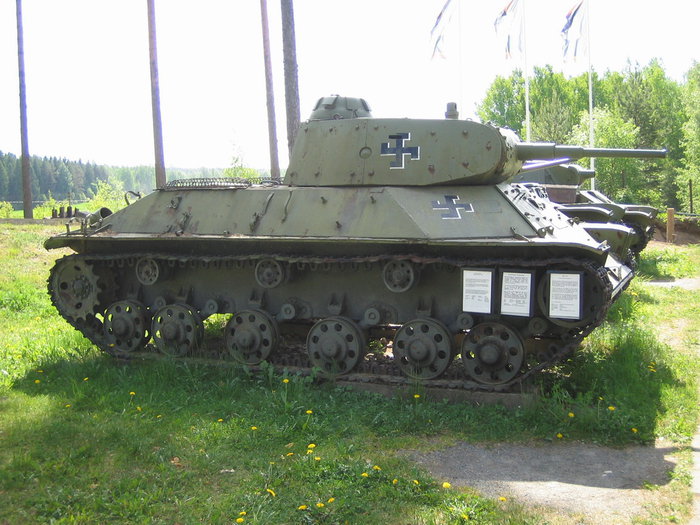 T-50_Parola_tank_museum1.jpg