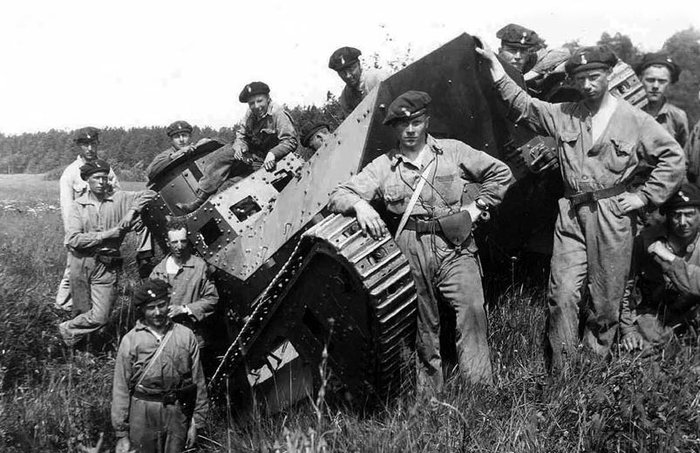 Tanks1.JPG (106.13 KiB) Visad 499 gånger Tanks1.JPG