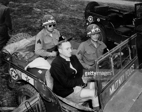 I klorna paa amerikansk MPs.png