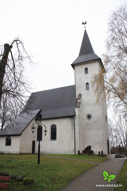 Priekule Lutheranska Kyrka.jpg
