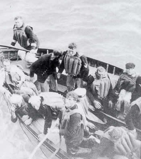 skeppsbrutna sjørøvare landar.....jpg