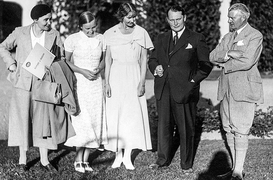 1024px-Birgitta,_Mary,_Herman_Göring_o_Eric_von_Rosen_Rockelstad_1933.jpg