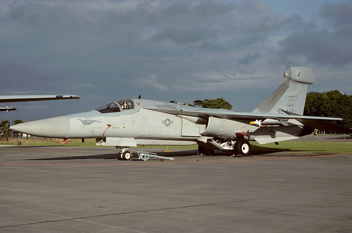 General_Dynamics_EF-111A_Raven,_USA_-_Air_Force_AN1656050.jpg