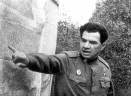 en tuff general.jpg