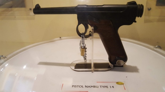 Japansk pistol Nambu type 14.jpg