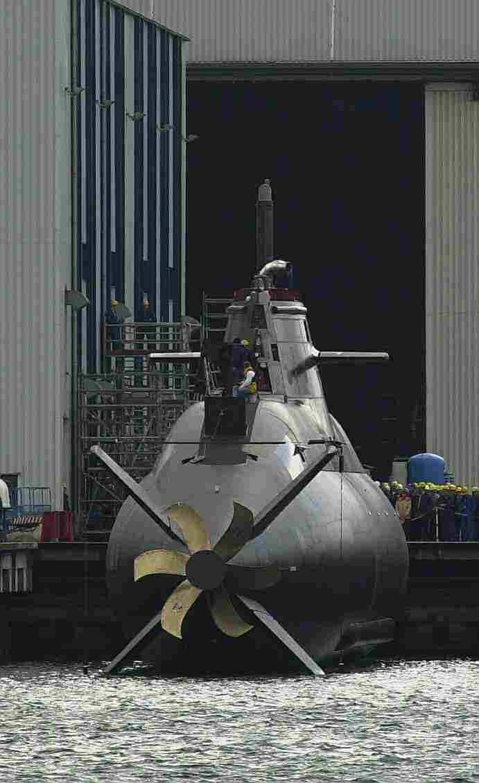 U 31 wird seinem Element übergeben.jpg