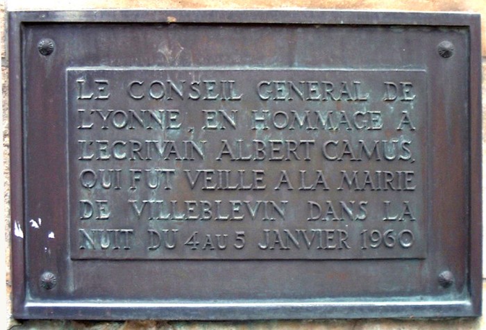 Camus_Monument_in_Villeblevin_France_17-august-2003.4.jpg