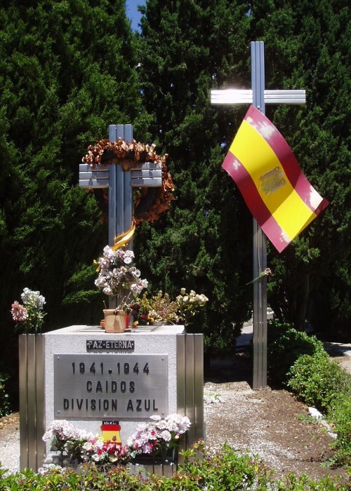 800px-Cementerio_de_la_Almudena_04jul07_09.jpg