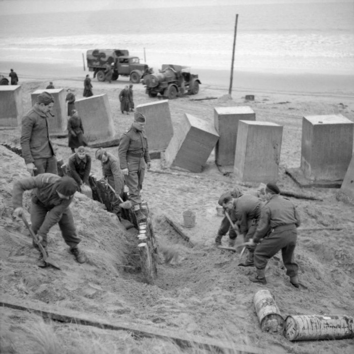 Engineers of the 1st Rifle Brigade (1st Polish Corps) constructing beach defences at Tentsmuir in Scotland..jpg