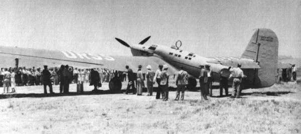 Gromovs ANT-25 efter landning San Jacinto.jpg