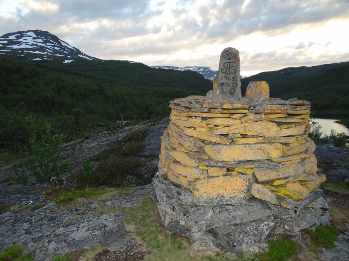 1920px-BorderPost272_-_Norway_and_Sweden.jpg