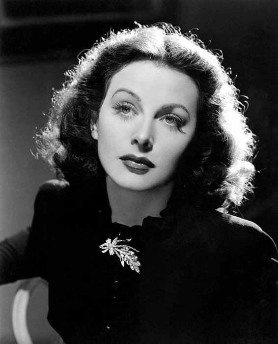 640px-Hedy_Lamarr_in_The_Heavenly_Body_1944.jpg