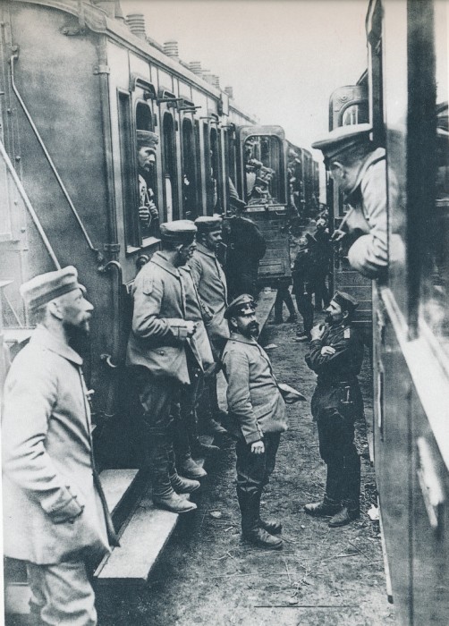 Tyskar på väg mot fronten 1914.jpg