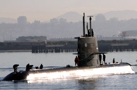 HMS Gotland på väg ut på övning vid ubåtsbasen i Point Loma.jpg