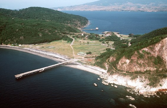 Aerial_view_of_a_Bottomside,_Corregidor,_Philippines,_on_13_January_1982_(6408511).jpg