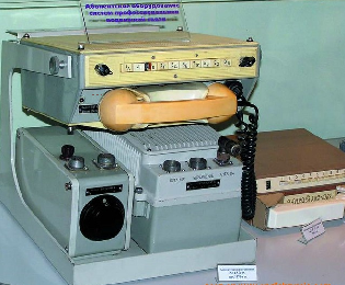 Sovjetisk mobiltelefon (1970-tal).jpg
